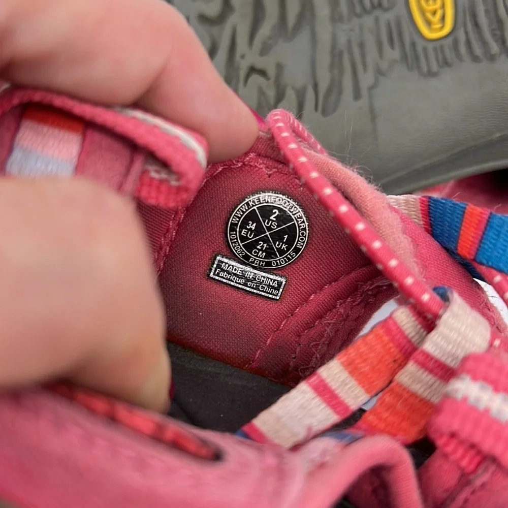 Keen Girls Newport Closed Toe Rainbow Water/Hiking Shoes size 2